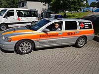 Fahrzeug des Führungsdienstes DRK Rettungsdienst Göltzschtal mit Fahrer